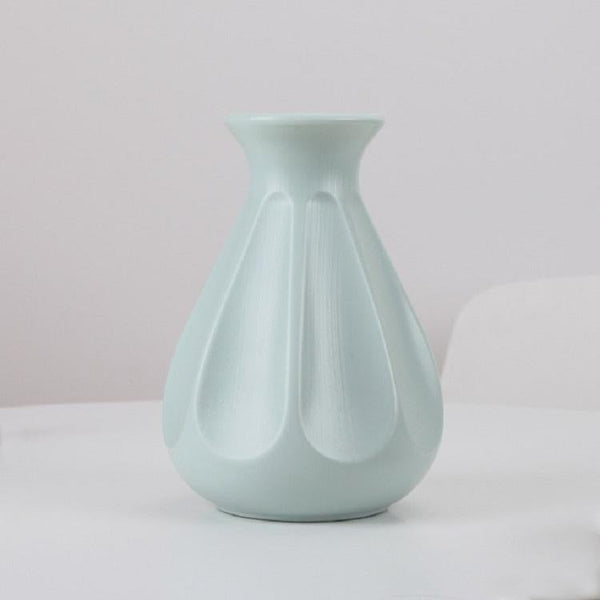 Drop-resistant Plastic Vase for Dry and Wet Flower Arrangements - Blue